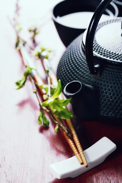 Conjunto de té chino y palillos —  Fotos de Stock