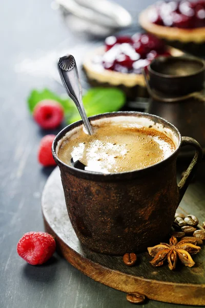 Café com sobremesa de frutas — Fotografia de Stock