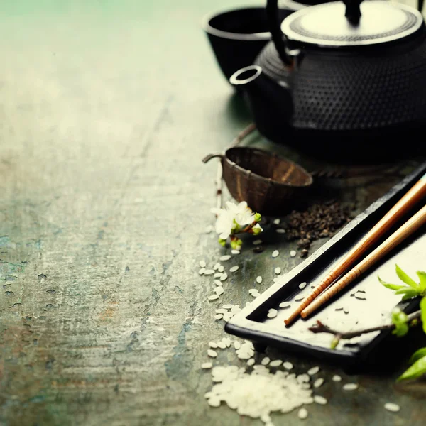 Conjunto de chá chinês e pauzinhos — Fotografia de Stock