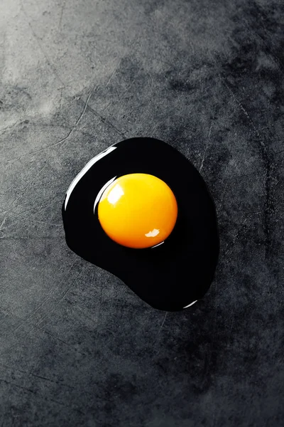 Raw egg — Stock Photo, Image