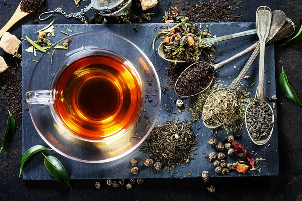 Té en una cuchara —  Fotos de Stock