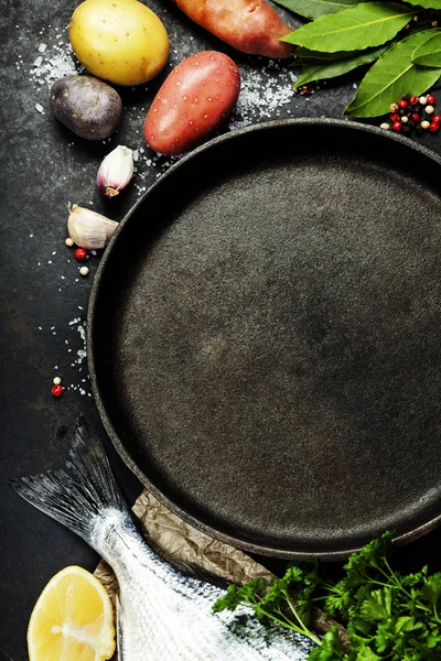 Food background with Fish and Vegetables — Stock Photo, Image