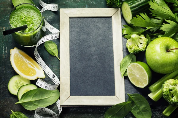 Fresh green vegetables and smoothie — Stock Photo, Image