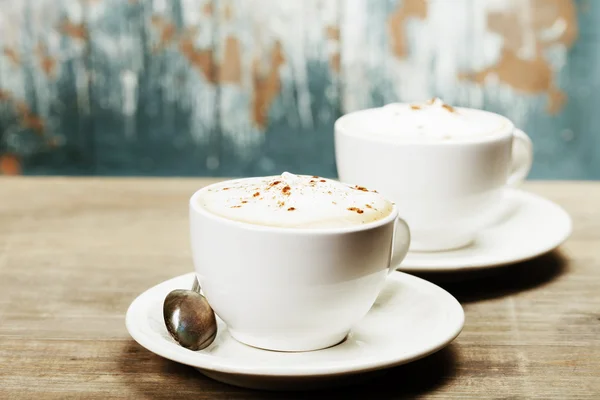 Duas xícaras de café na mesa — Fotografia de Stock