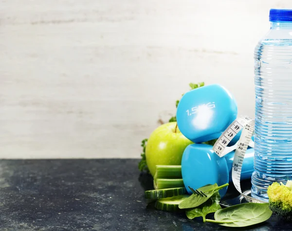 Fresh healthy vegetables, water and measuring tape. Health and d — Stock Photo, Image