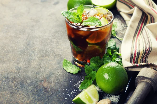 Färska mojito drink — Stockfoto