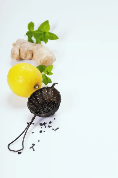 Tea with mint, ginger and lemon — Stock Photo, Image