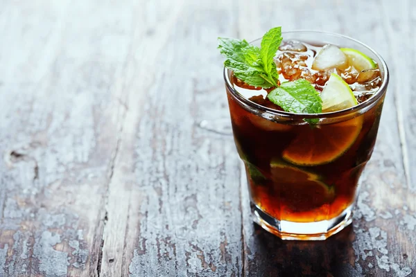 Färska mojito drink — Stockfoto