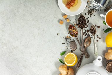 Gevşek yaprak çay, limon, bal ve çaydanlık ve bol miktarda fotokopi alanı olan kaliteli kaşıklar, menüler, kafeler veya markalaşma için ideal..