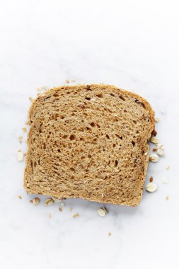 Kepekli ekmek bir dilim