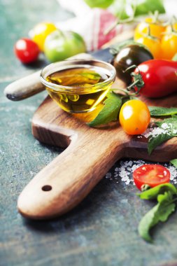 çeşitli renkli domates