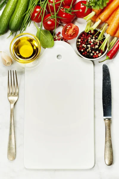 Gelbe Tomaten auf Holzgrund — Stockfoto