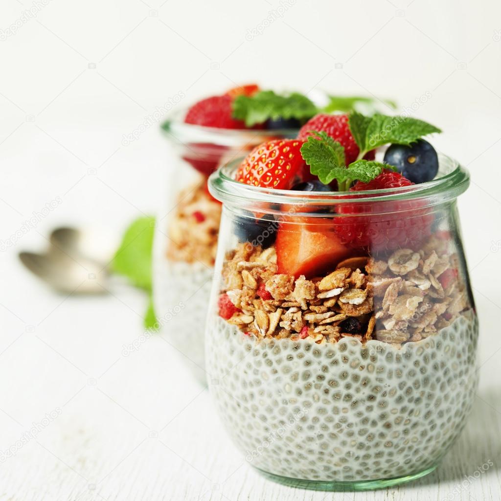 Çilek Soslu Vanilyalı Puding Çilek Soslu Vanilyalı Puding