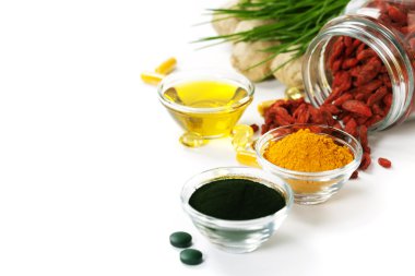 Chia tohum vanilyalı puding ve ahşap rustik backgr çilek