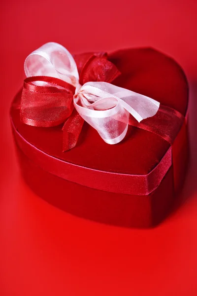 Red love heart gift box — Stock Photo, Image