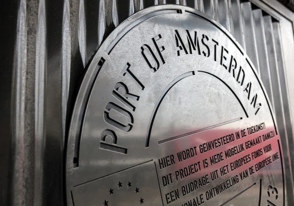 Amsterdam, Nederland - 15 maart 2016 Amsterdamse haven - symbool maakte in metaal op 15 maart 2016 in Amsterdam - Nederland. — Stockfoto