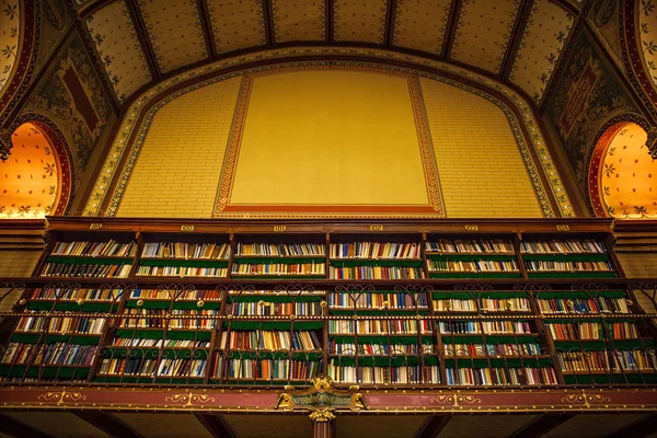 Amsterdam, Nederland - 15 maart 2016: Oude bibliotheek van het Rijksmuseum, Amsterdam. Bibliotheek is de grootste plaats van het onderzoek van de geschiedenis van de openbare kunst in Holland op 15 maart 2016 in Amsterdam - Nederland. — Stockfoto