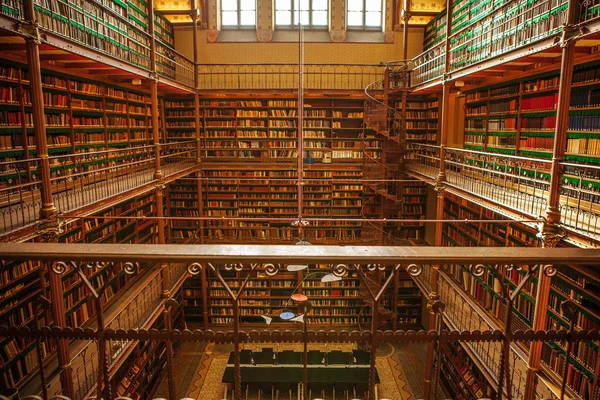 Amsterdam, Hollanda - 15 Mart 2016: Rijksmuseum, Amsterdam, eski Kütüphane. Kütüphane en büyük kamusal sanat tarihi araştırma Holland 15 Mart 2016 yılında Amsterdam - Hollanda yer.