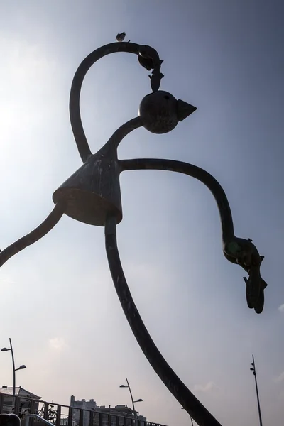 HAGUE, NETHERLANDS - MARCH 8, 2016: Sculpture garden in Scheveningen called "SprookjesBeel den aan Zee" (Fairytale Sculptures by Sea). 23 cartoon like sculptures by American sculptor Tom Otterness. — Stock Photo, Image