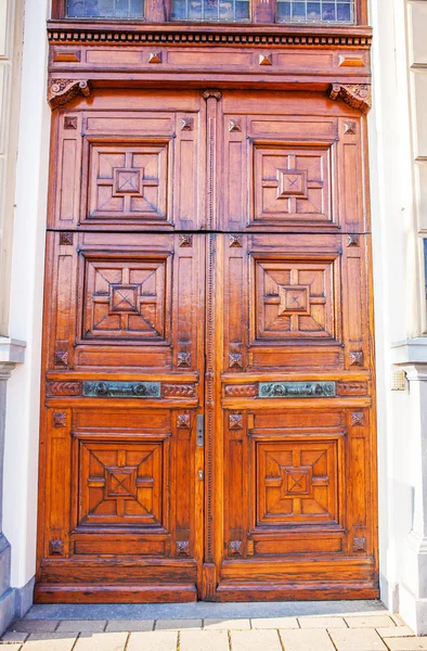 Старая деревянная дверь . — стоковое фото