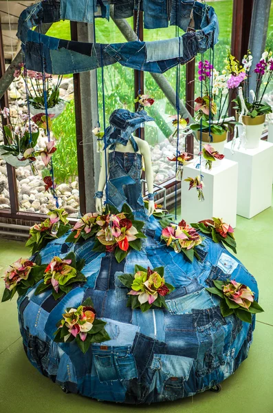 KEUKENHOF GARDEN, NETHERLANDS - 24 марта: Flower greenhouse, floristic decor elements close-up. Keukenhof is the world 's largest flower garden. Keukenhof Garden, Lisse, Netherlands - March 24, 2016 . — стоковое фото