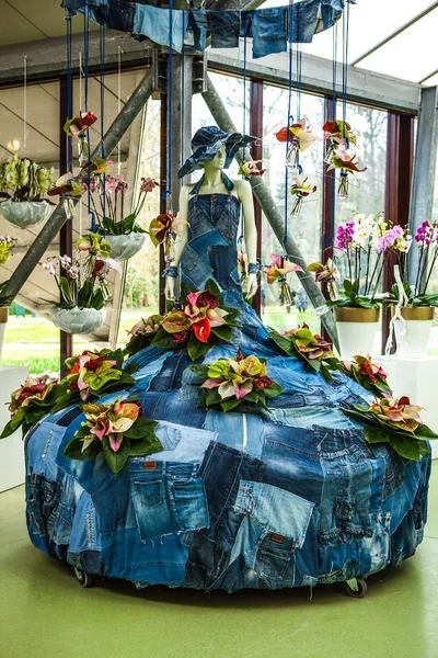 Keukenhof Garden, Nederländerna - 24 mars: Blomma växthus, floristiska inredning element närbild. Keukenhof är världens största blomsterträdgård. Keukenhof Garden, Lisse, Nederländerna - den 24 mars, 2016. — Stockfoto