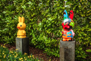 Keukenhof Bahçe, Hollanda - 24 Mart: Heykel Parkı. Keukenhof dünyanın en büyük çiçek bahçesi var. Keukenhof Bahçe, Lisse, Hollanda - 24 Şubat 2016.
