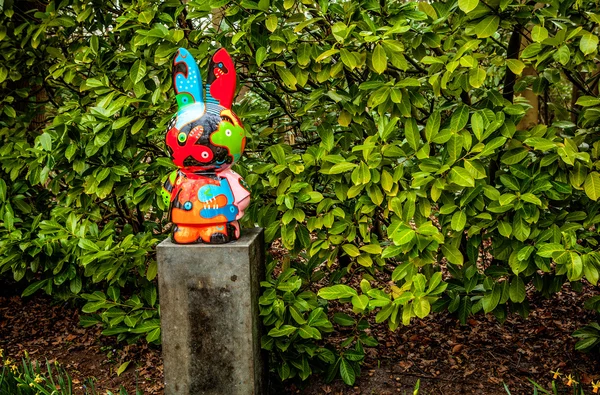 KEUKENHOF GARDEN, PAYS-BAS - 24 MARS : Statue dans le parc. Keukenhof est le plus grand jardin fleuri au monde. Keukenhof Garden, Lisse, Pays-Bas - 24 mars 2016 . — Photo