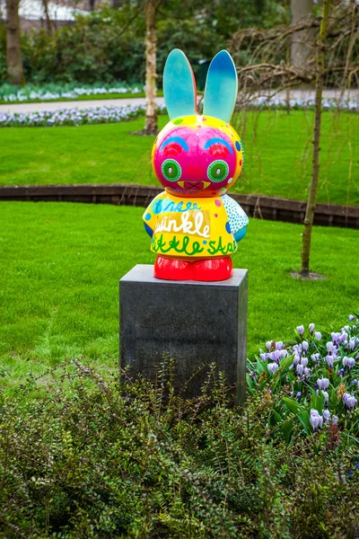Keukenhof Garden, Nederland - 24 maart: Standbeeld in het park. Keukenhof is's werelds grootste bloementuin. Keukenhof Garden, Lisse, Nederland - 24 maart 2016. — Stockfoto