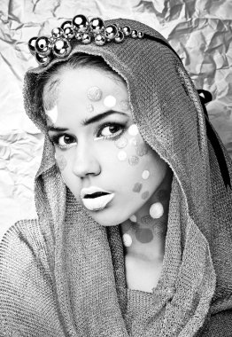 Prenses stilizasyon kadın siyah-beyaz güzel sanatlar stüdyosu portre. 