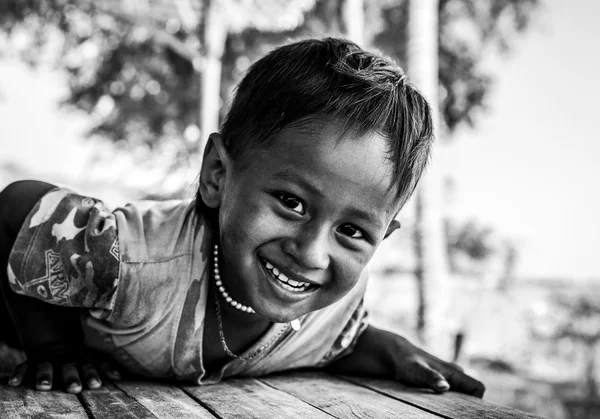 Tayland köyündeki çocuklar. Siyah beyaz fotoğraf. — Stok fotoğraf