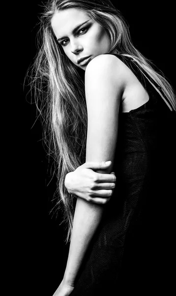 아름 다운 유행 여자의 흑백 초상화. — 스톡 사진