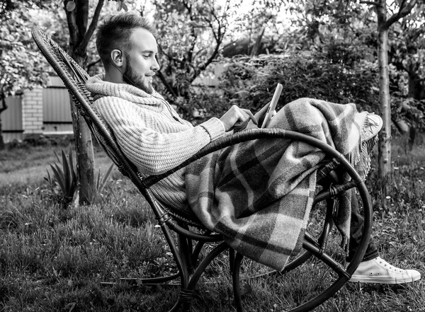 Black-white portrait of beautiful young man outdoor. — Stock Photo, Image