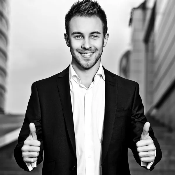 Black-white portrait of beautiful young man outdoor. — Stock Photo, Image