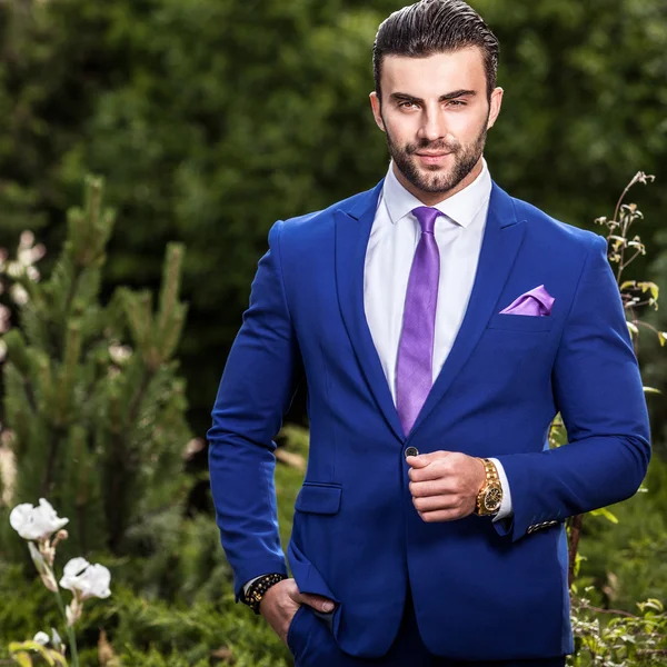 Elegant handsome man in classical blue costume pose outdoor — Stock Photo, Image