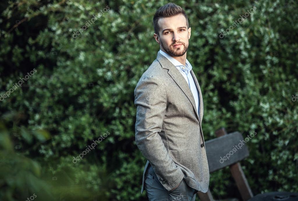 5 Classic Poses For Male Photos — Dating Photographer London | Klick Me