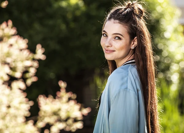 Outdoors portrait of beautiful emotional young woman — Stock Photo, Image