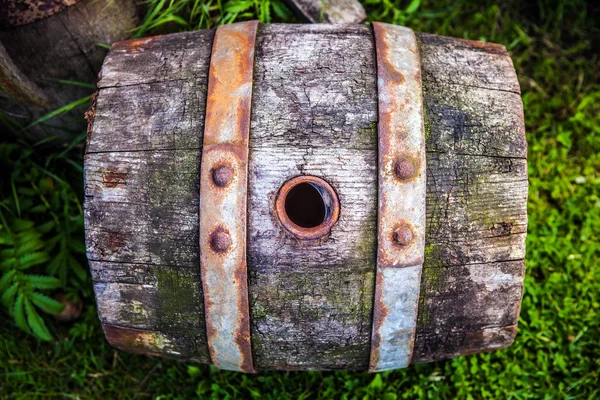 Vieux tonneau en bois. Photographie . — Photo