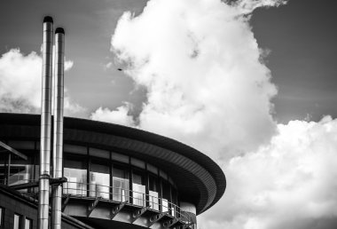 Amsterdam, Hollanda - 15 Ağustos 2016: Modern şehir mimarisi yakın çekim. 15 Ağustos 2016 Amsterdam - Hollanda