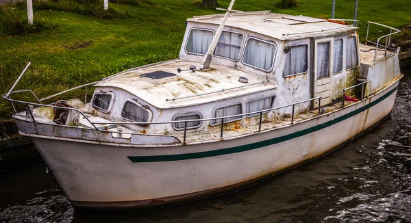 Παλιά διαβρωμένη βάρκα κοντινό-up. — Φωτογραφία Αρχείου