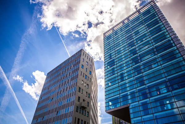 Amsterdam, Nederländerna - 15 augusti 2016: Palace Of Justice i Amsterdam är ett nytt landmärke av västra Ij Docks. Amsterdam - Nederländerna. — Stockfoto