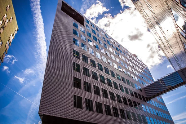 Amsterdam, Nederländerna - 15 augusti 2016: Palace Of Justice i Amsterdam är ett nytt landmärke av västra Ij Docks. Amsterdam - Nederländerna. — Stockfoto