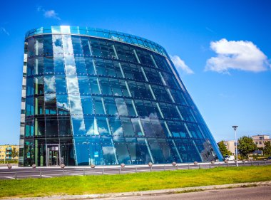 Amsterdam, Hollanda - 15 Ağustos 2016: Modern şehir mimarisi. Ofisleri olan iş merkezi. 15 Ağustos 2016 Amsterdam - Hollanda.