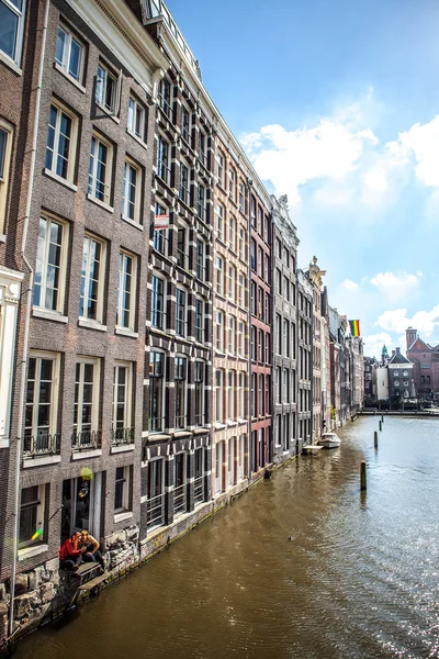 AMSTERDAM, NETHERLANDS - AUGUST 15, 2016: Famous buildings of Amsterdam city centre close-up. General landscape view of city streets and traditional Dutch architecture. Amsterdam - Netherlands. — Stock Photo, Image