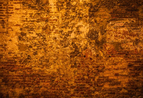 Antigua pared de ladrillo como fondo . — Foto de Stock