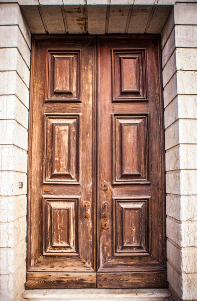 Antica porta veneziana in legno . — Foto Stock