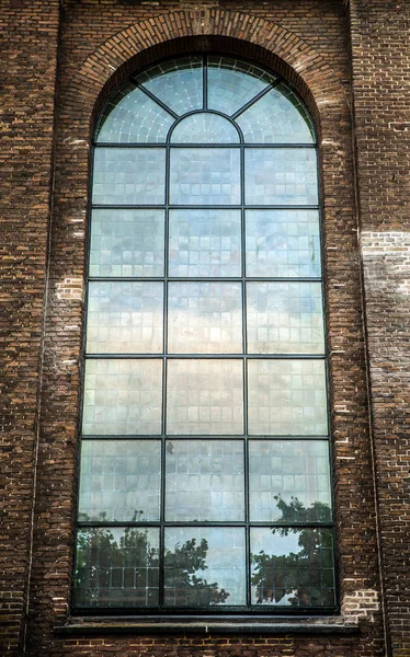 Antigua ventana de la iglesia italiana . —  Fotos de Stock