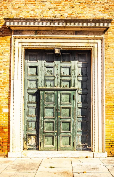 Antigua puerta de madera veneciana . —  Fotos de Stock