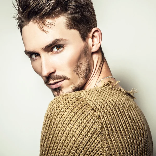 Studio portrait of young handsome man in knitted sweater. Close-up photo. — Stock Photo, Image