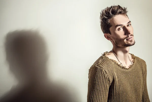 Studio portrait of young handsome man in knitted sweater. Close-up photo. — Stock Photo, Image